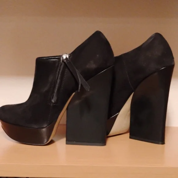 Shoes - Picture 7 of 12